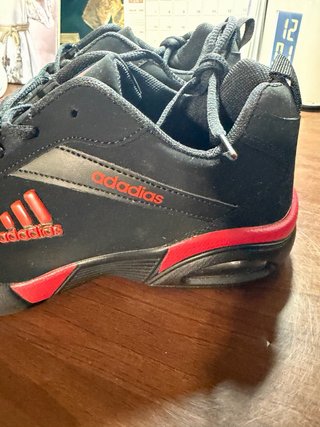 Botines Adidas Negros y Rojos Talla 41