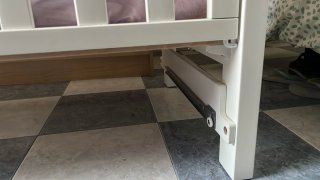 Cuna de madera con colchón