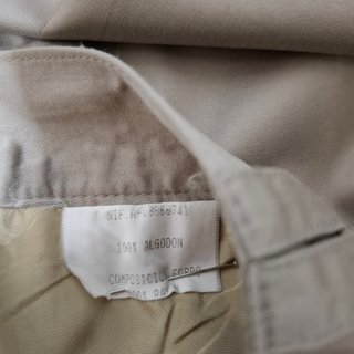 Falda recta beige por la rodilla
