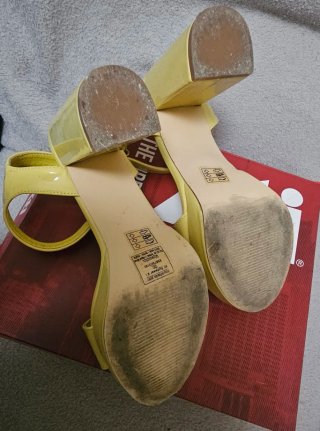 Sandalias XTI tacón plataforma amarillo