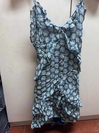 Vestido azul y blanco con volantes
