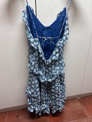Vestido azul y blanco con volantes