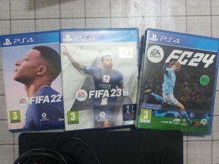 PS4 (PlayStation 4) + 3 Juegos FIFA