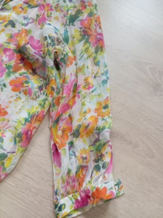 Blusón fino flores y pantalón amarillo