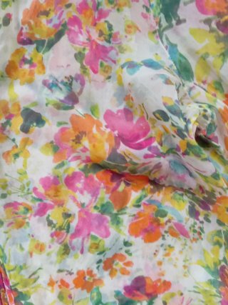 Blusón fino flores y pantalón amarillo