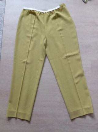 Blusón fino flores y pantalón amarillo