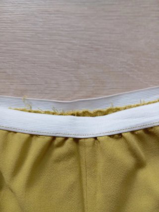 Blusón fino flores y pantalón amarillo