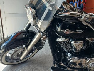 Kawasaki VN900 Cruiser Negra y Marrón