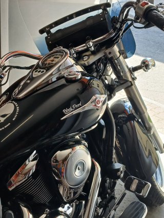 Kawasaki VN900 Cruiser Negra y Marrón