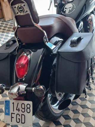Kawasaki VN900 Cruiser Negra y Marrón