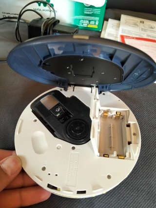Sony Walkman CD D-EJ100 con cuffie xbass