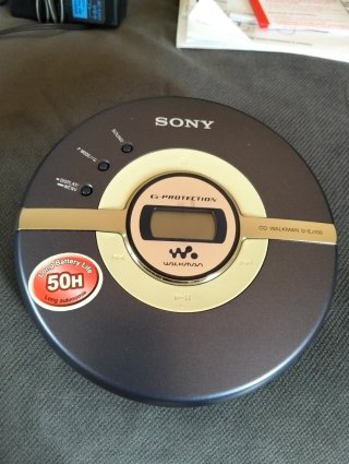 Sony Walkman CD D-EJ100 con cuffie xbass