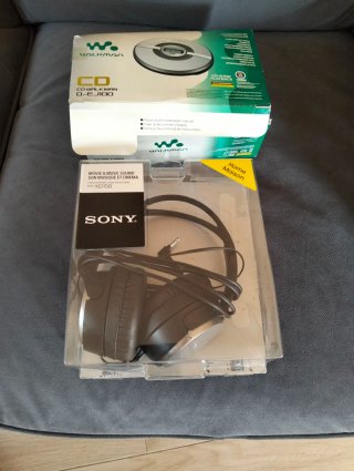 Sony Walkman CD D-EJ100 con cuffie xbass