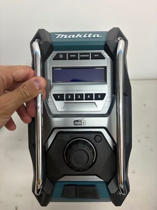 Makita Radio para construcción MR003GZ
