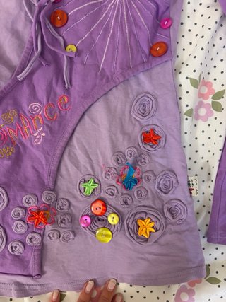 Top morado bordado manga larga