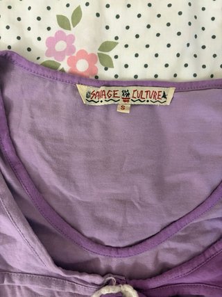 Top morado bordado manga larga
