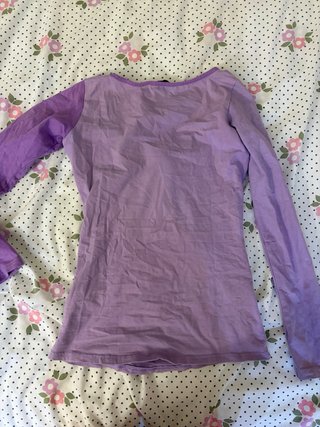 Top morado bordado manga larga