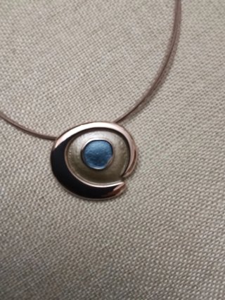 Collana KLK con ciondolo blu e oro