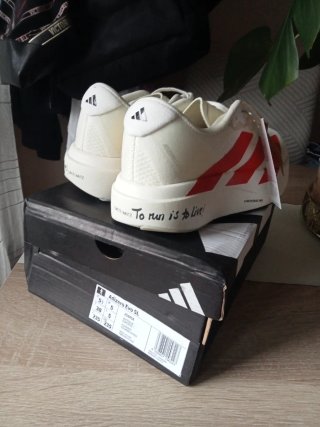 Zapatillas Adidas Blancas y Rojas