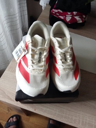 Zapatillas Adidas Blancas y Rojas