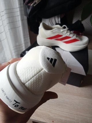 Zapatillas Adidas Blancas y Rojas