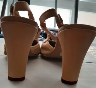 Zapatos de tacón con talón descubierto