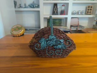 Cesta Mimbre Rústica con Hojas Forja