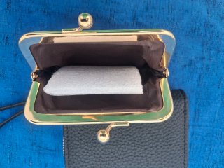 Monedero tarjetero negro y dorado