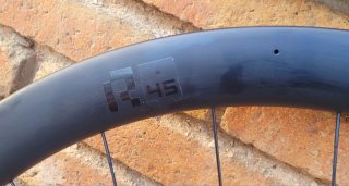 Rueda Delantera Hollowgram R45 Carbono 700x21mm