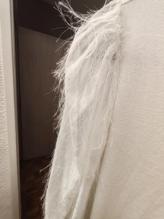 Vestido  manga larga abullonada de plumas
