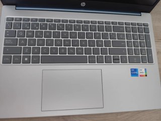 Portátil HP azul y gris