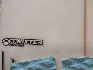 Tabla Surf HI Hawaii Twister, 5'11". Seminueva