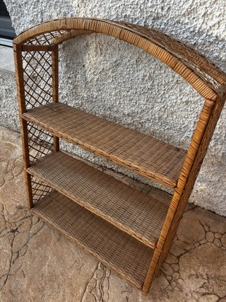 Estantería vintage de mimbre