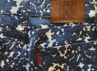 Pantalón CH Estampado Azul y Blanco