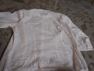 Camiseta blanca con botones