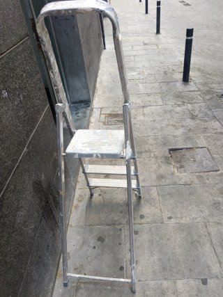 Escalera de aluminio plegable