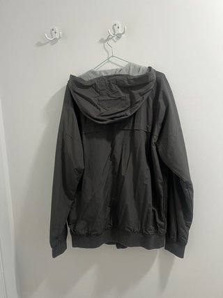 Chaqueta chubasquero PULL&BEAR
