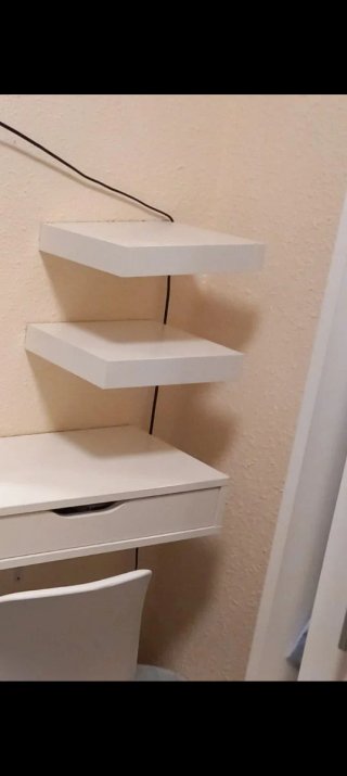 Estanterías blancas