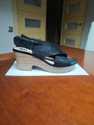 Sandalias XTI negras de tacón de cuña talla 40