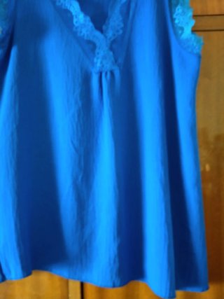 Camiseta azul con encaje sin estrenar