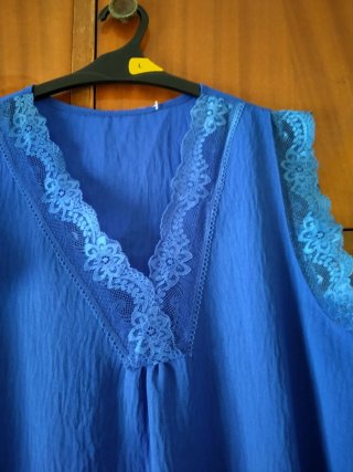 Camiseta azul con encaje sin estrenar