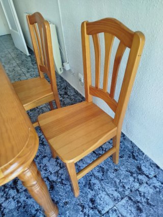 Mesa de madera maciza extensible con 6 sillas