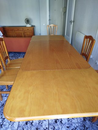 Mesa de madera maciza extensible con 6 sillas