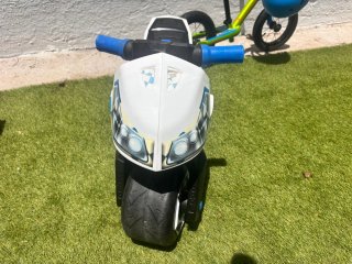 Moto correpasillos Policía Molto