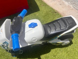 Moto correpasillos Policía Molto