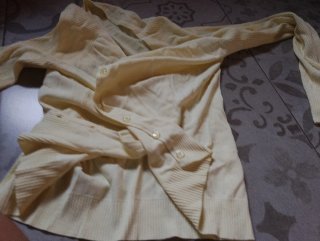 Blusa amarilla de punto