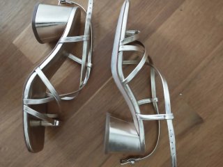 Sandalias doradas Stradivarius Talla 38
