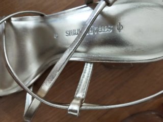 Sandalias doradas Stradivarius Talla 38