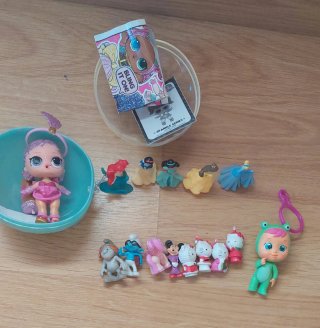 Muñeca LOL y figuras coleccionables