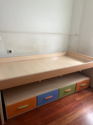 Cama infantil con cajones